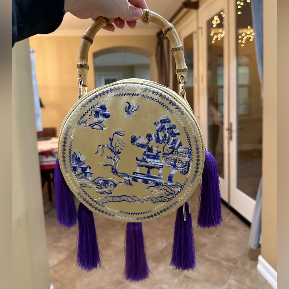 Vintage style Chinese embroidery round handbag - Picture 4 of 6